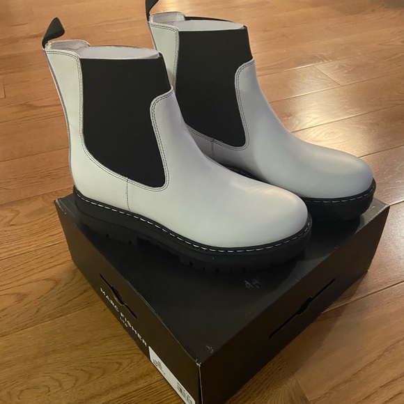🐌🌥️💌Brand New in Box Marc Fisher Patrick Chelsea Lug Sole Boots - Picture 2 of 3